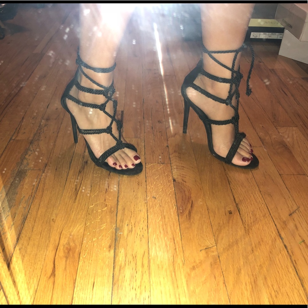 Sexy black tie up heels!